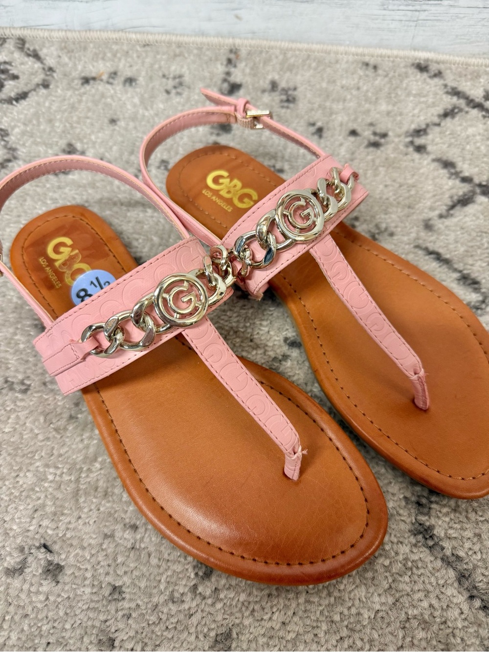 NWOT GBG Los Angeles Pink Thong Sandals with Chain Accent